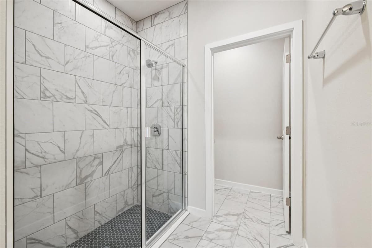 536 BERESFORD AVENUE — photo 19 of 26