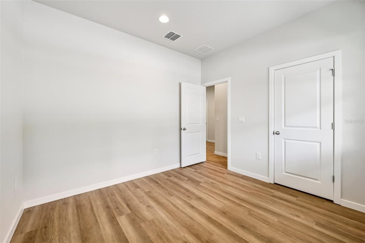 536 BERESFORD AVENUE — photo 12 of 26
