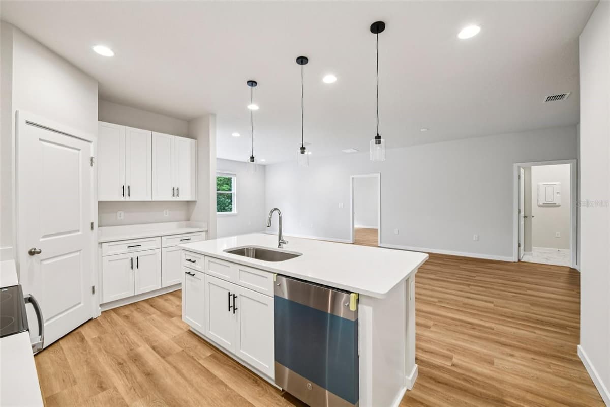 536 BERESFORD AVENUE — photo 10 of 26