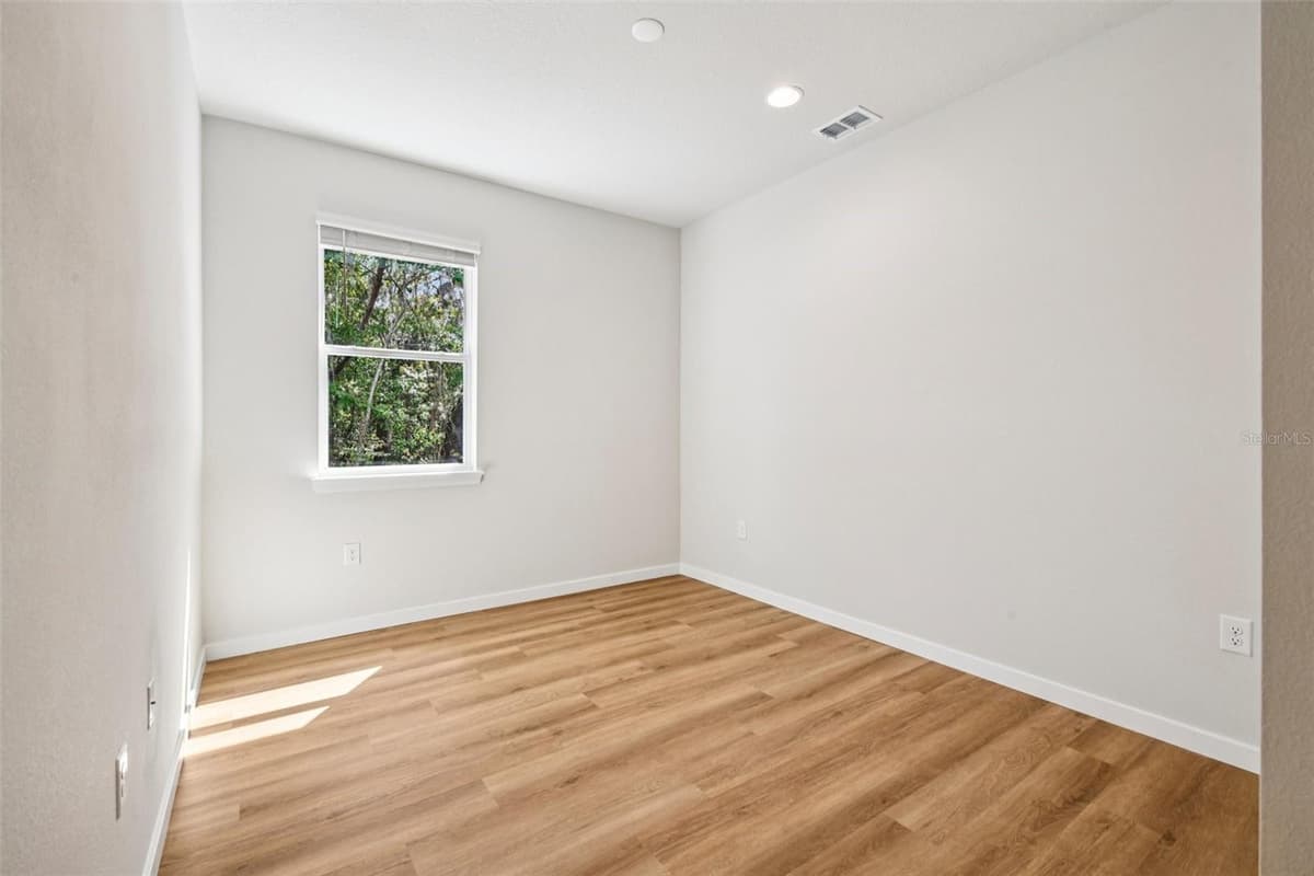536 BERESFORD AVENUE — photo 14 of 26