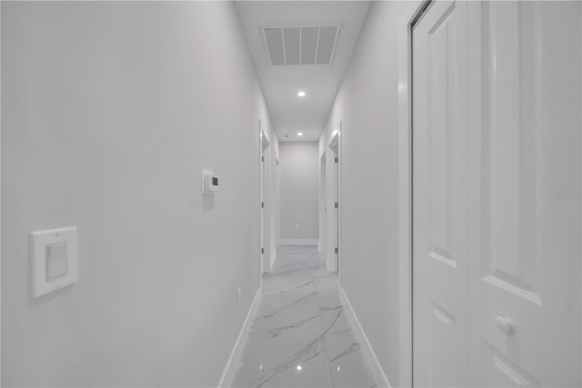 644 WOODCREST DR — photo 23 of 42