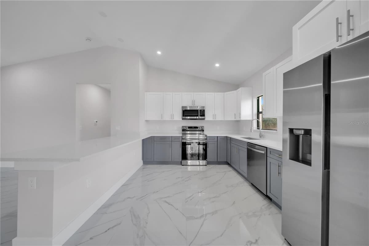 644 WOODCREST DR — photo 15 of 42