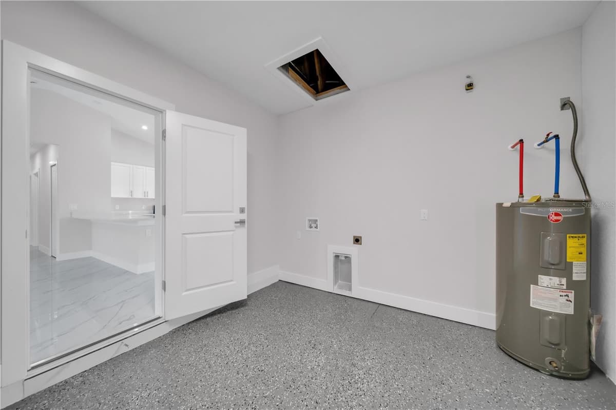 644 WOODCREST DR — photo 20 of 42
