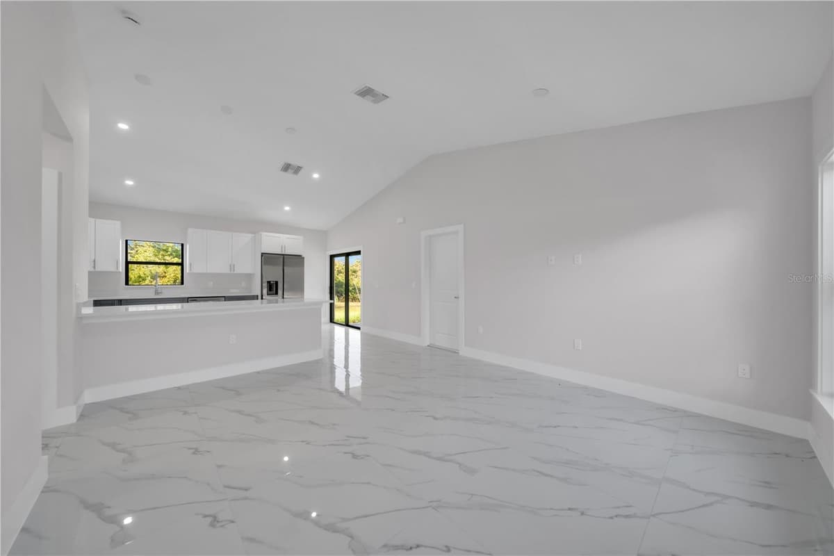 644 WOODCREST DR — photo 11 of 42
