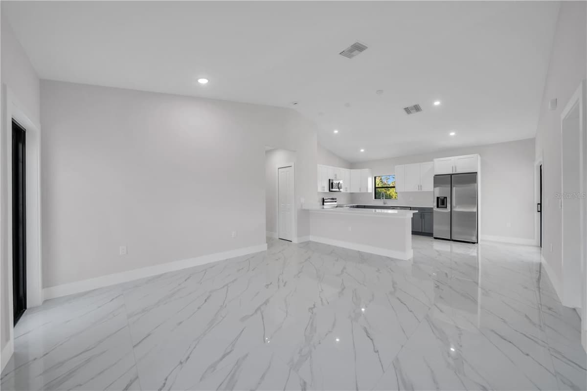 644 WOODCREST DR — photo 18 of 42