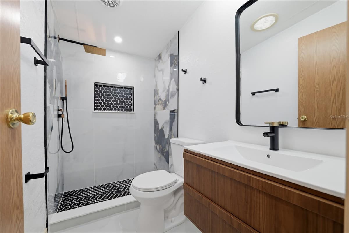 8726 MEADOWVIEW CIR — photo 19 of 36