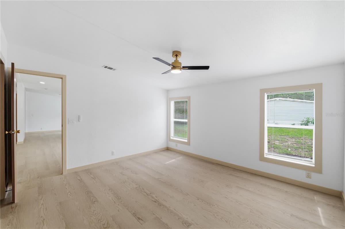 8726 MEADOWVIEW CIR — photo 11 of 36