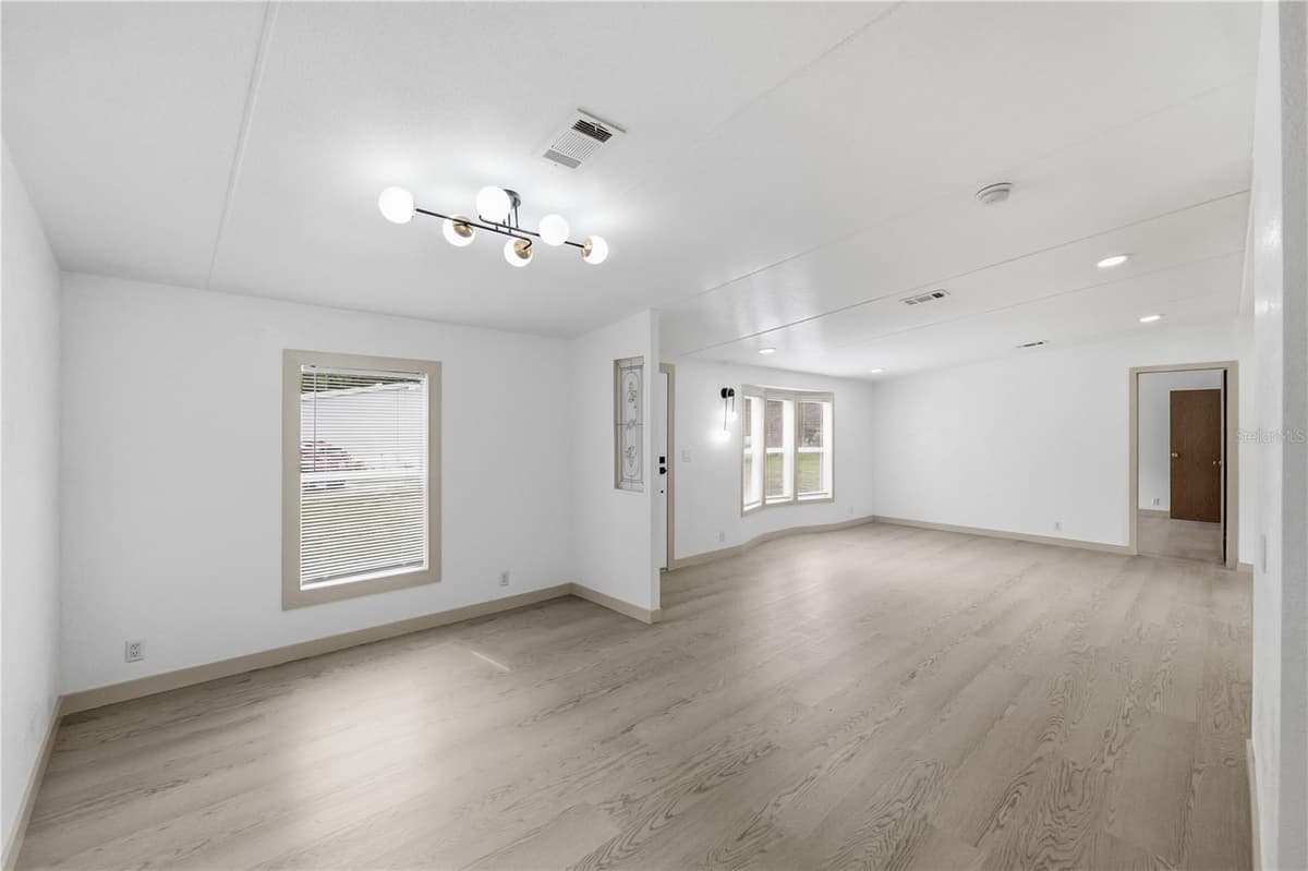 8726 MEADOWVIEW CIR — photo 4 of 36