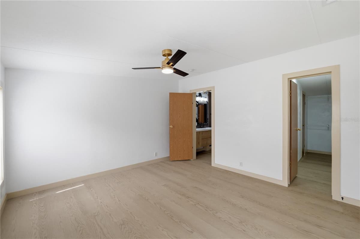 8726 MEADOWVIEW CIR — photo 13 of 36