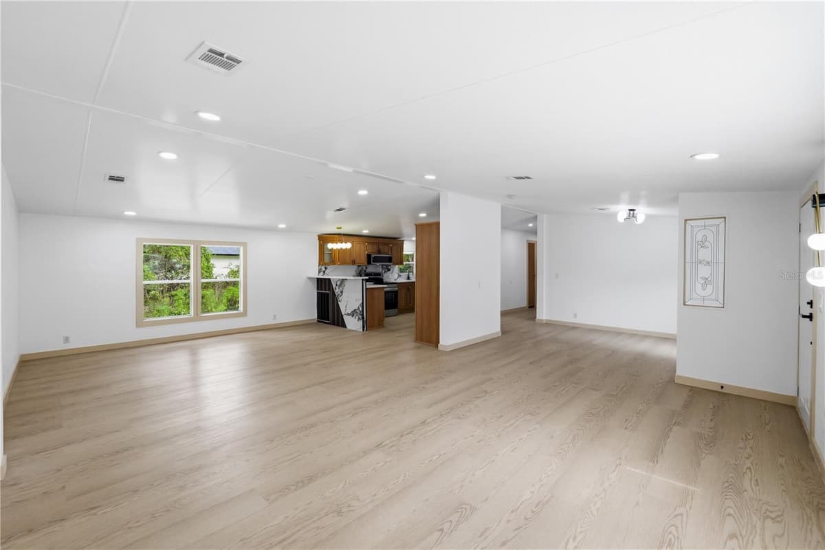 8726 MEADOWVIEW CIR — photo 3 of 36