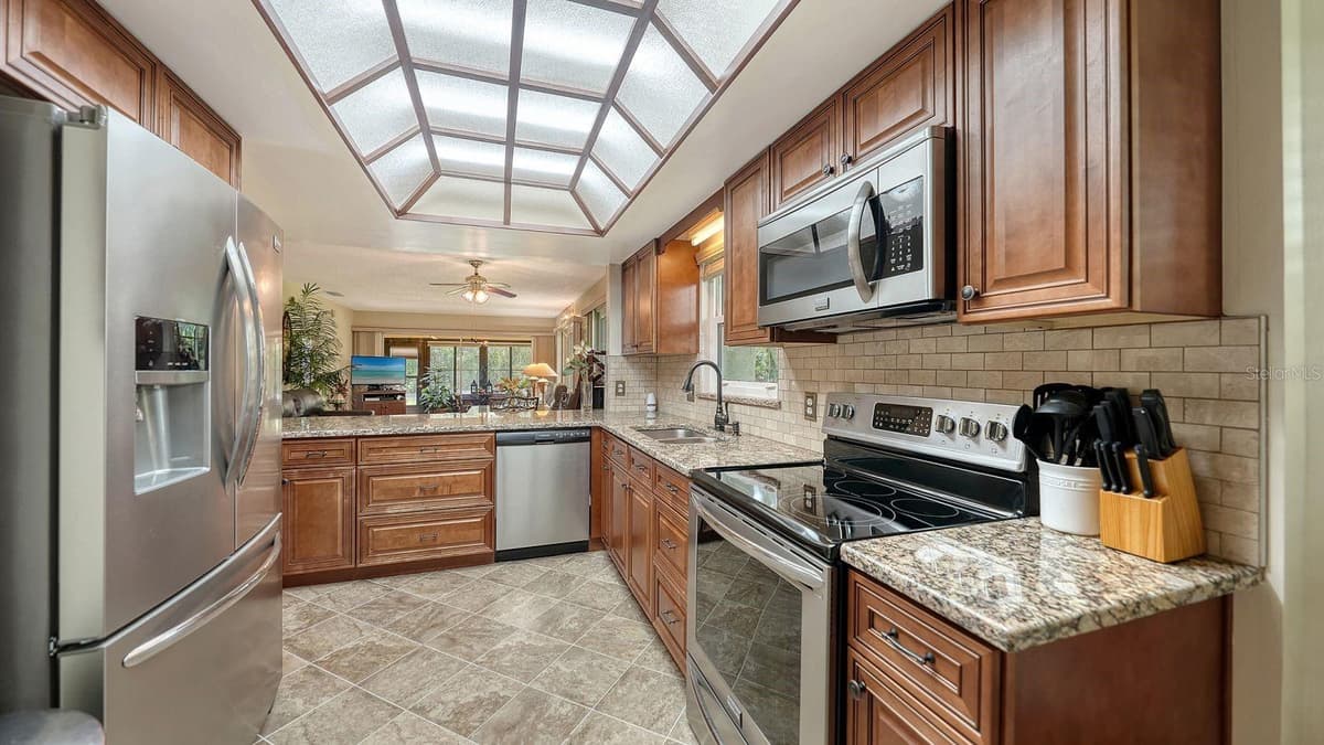 7031 BRIGHT CREEK DRIVE — photo 18 of 52