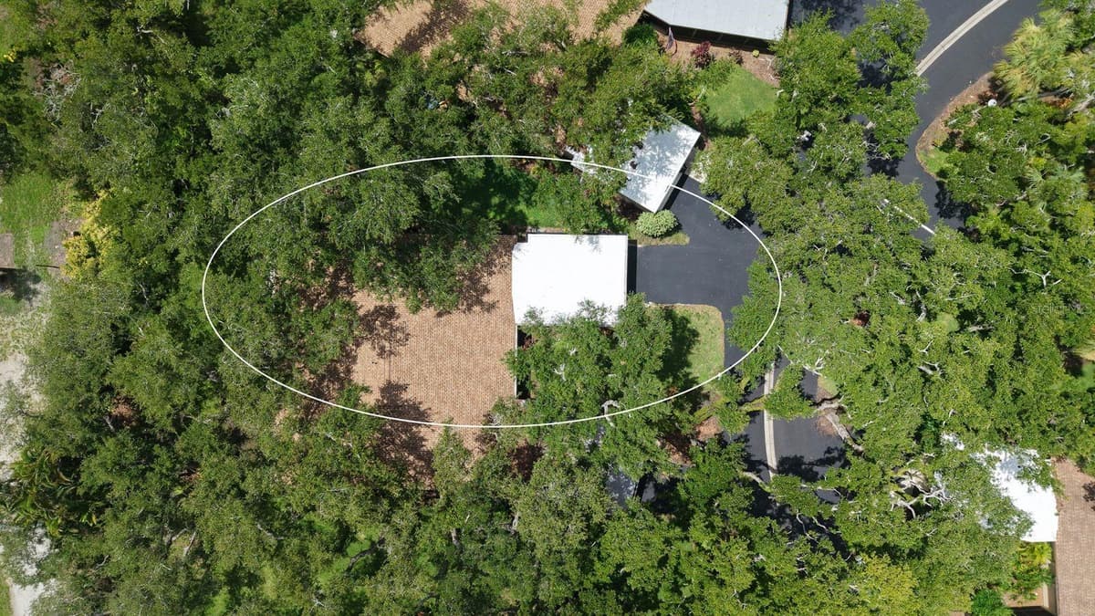 7031 BRIGHT CREEK DRIVE — photo 9 of 52