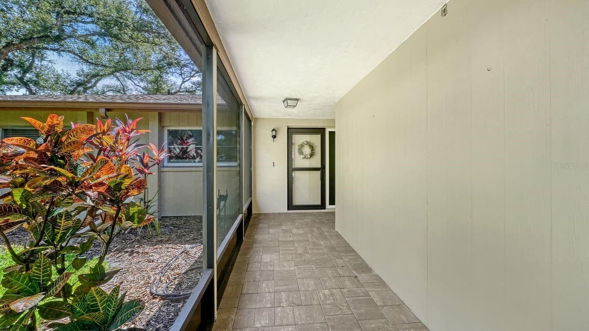 7031 BRIGHT CREEK DRIVE — photo 10 of 52
