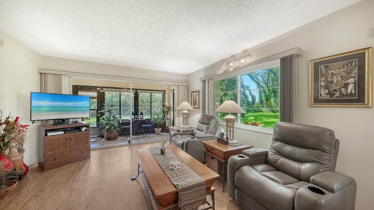 7031 BRIGHT CREEK DRIVE — photo 15 of 52