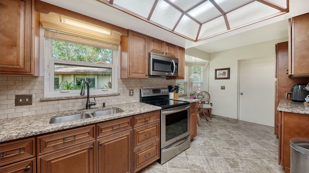 7031 BRIGHT CREEK DRIVE — photo 20 of 52