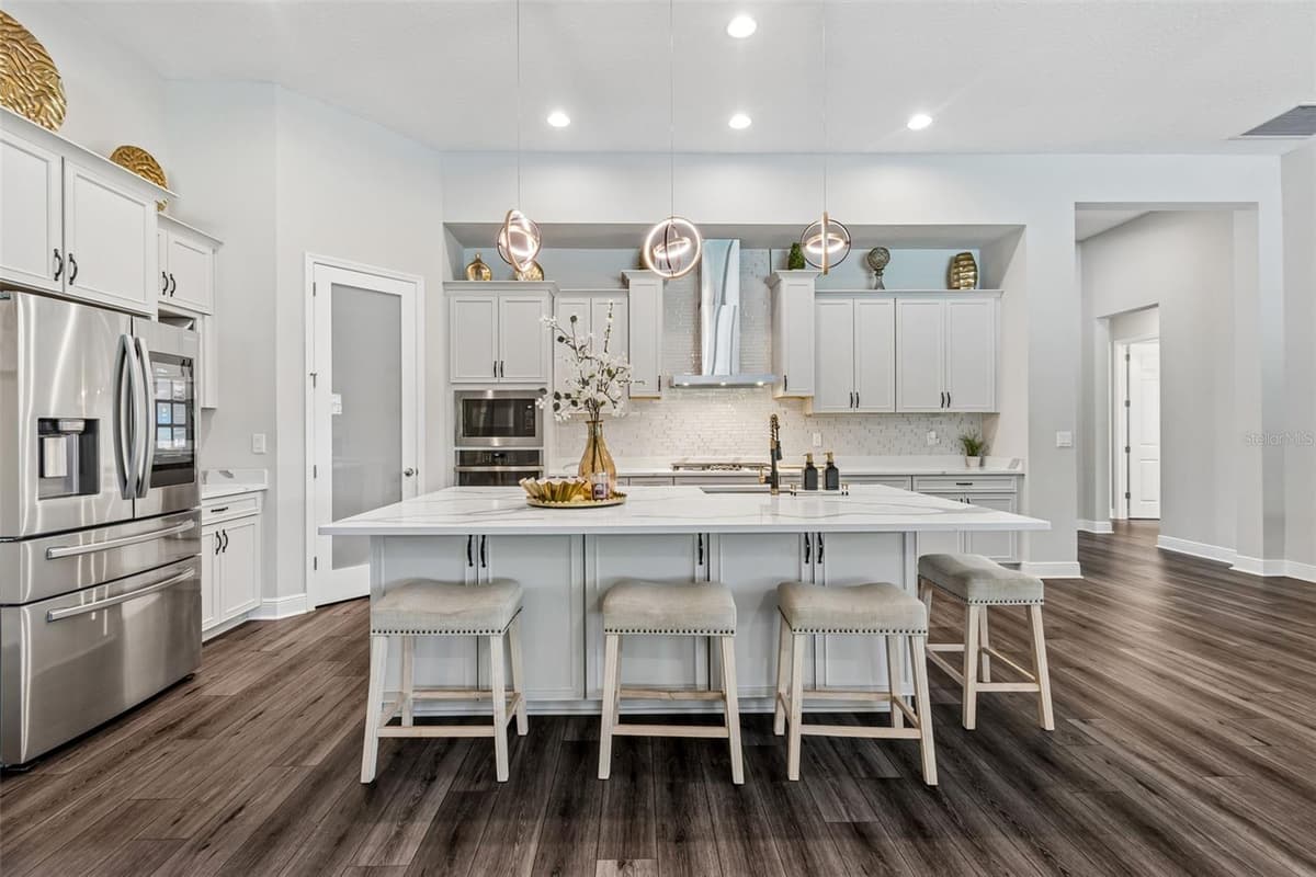10597 MEADOWRUN DRIVE — photo 16 of 49