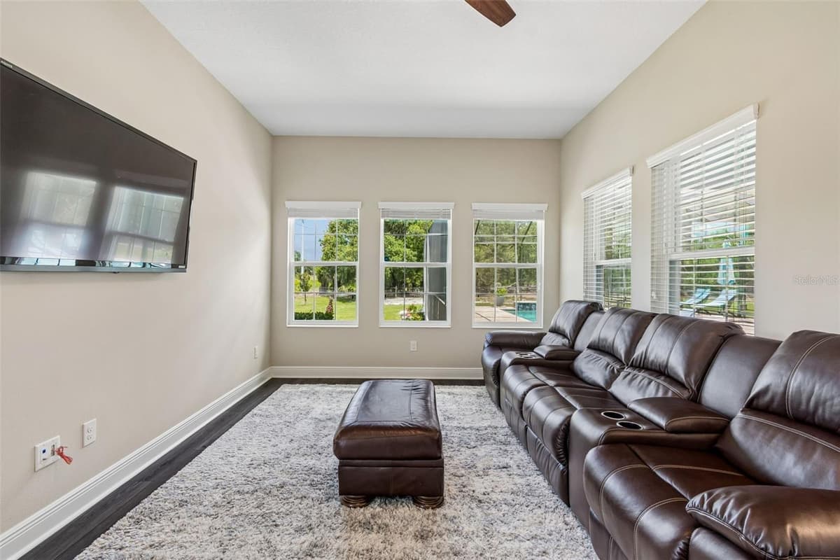 10597 MEADOWRUN DRIVE — photo 28 of 49