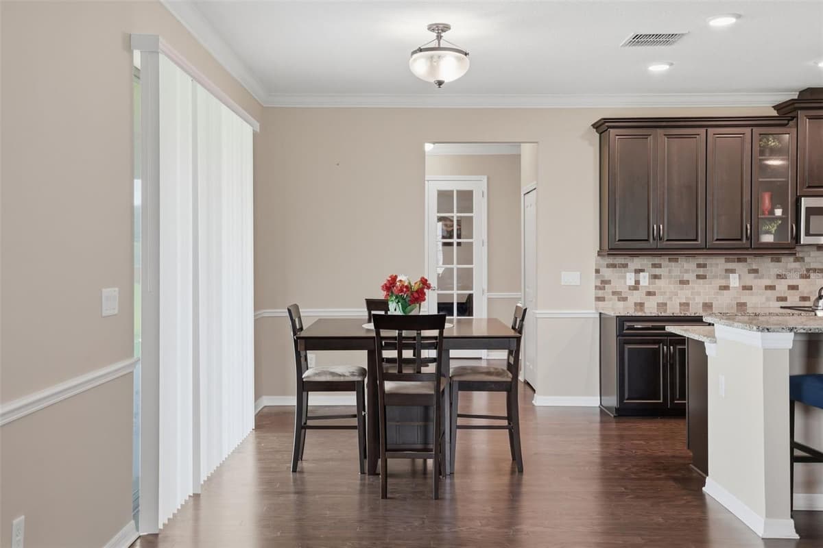 9307 PARISIAN COURT — photo 10 of 32