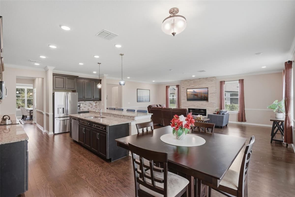 9307 PARISIAN COURT — photo 5 of 32