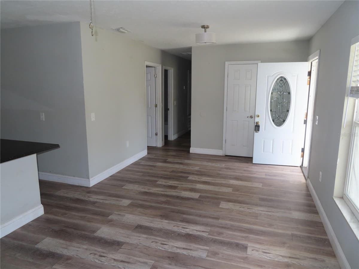 1215 WINDSOR CIRCLE — photo 3 of 11