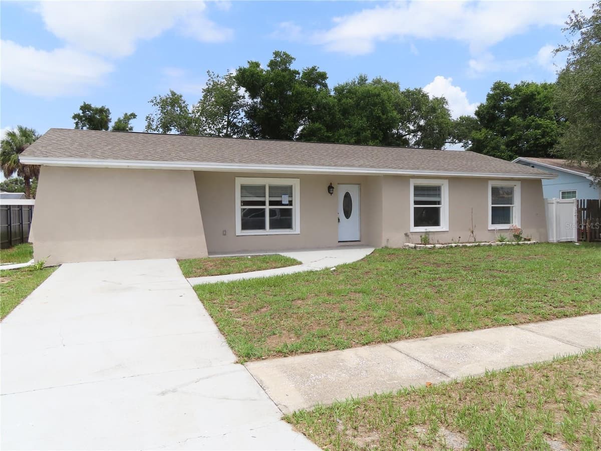 1215 WINDSOR CIRCLE — photo 1 of 11