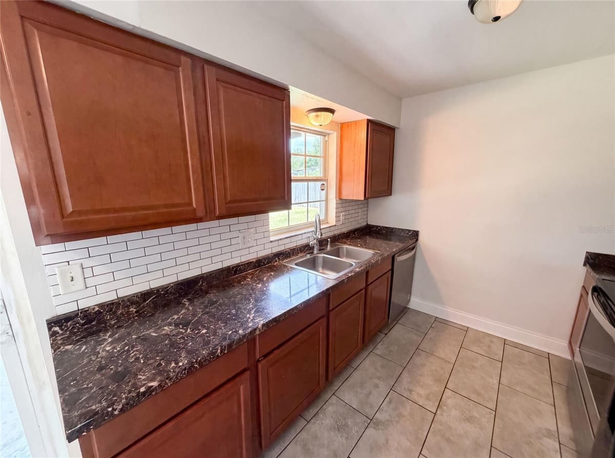 7026 HAMMOCK WAY — photo 9 of 23