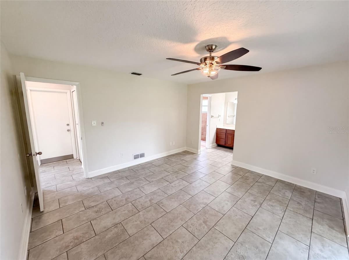 7026 HAMMOCK WAY — photo 4 of 23