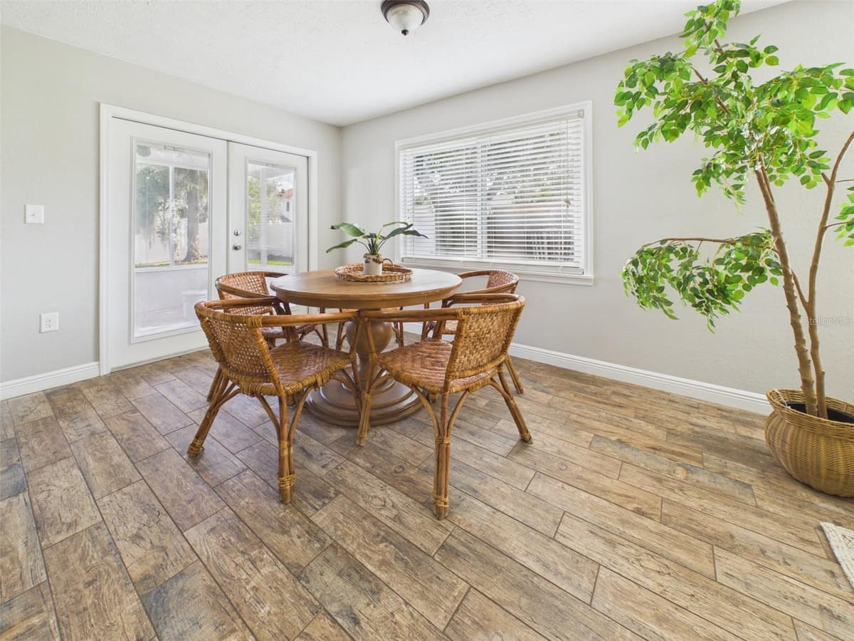 37207 MCMINN AVENUE — photo 8 of 29
