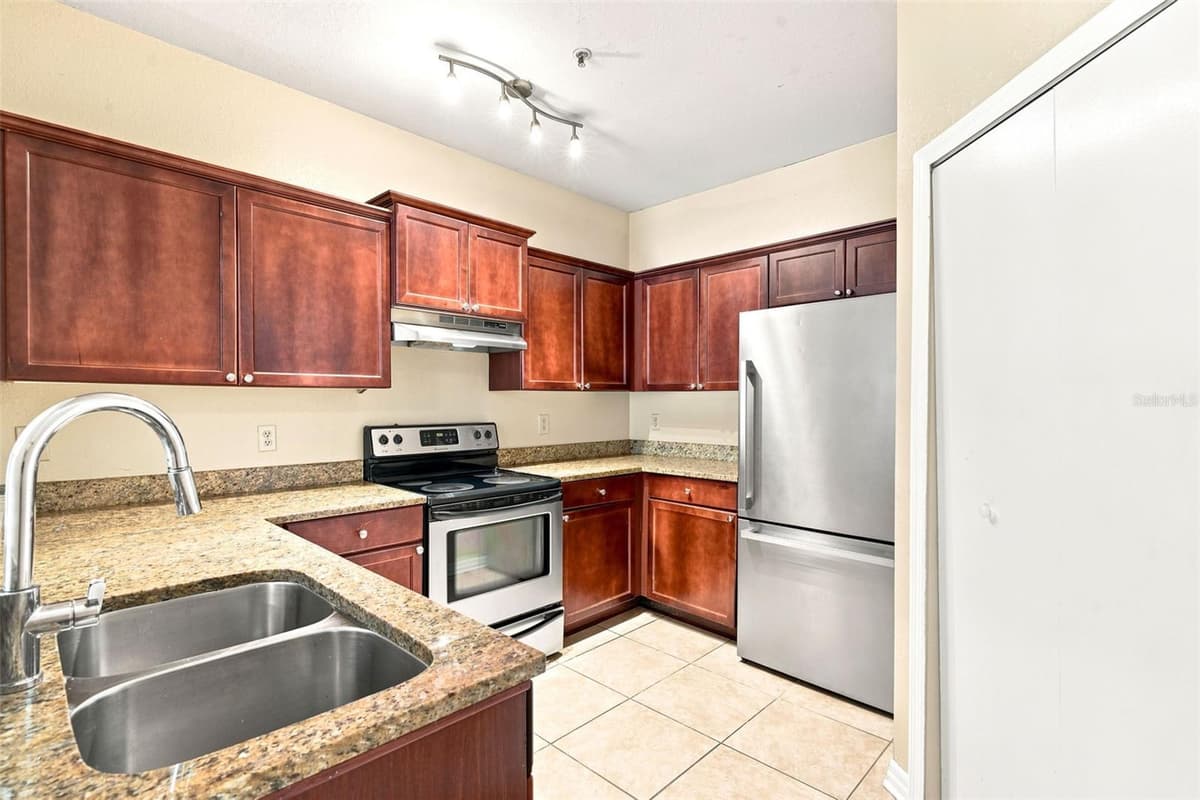126 VISTA VERDI CIRCLE — photo 10 of 32