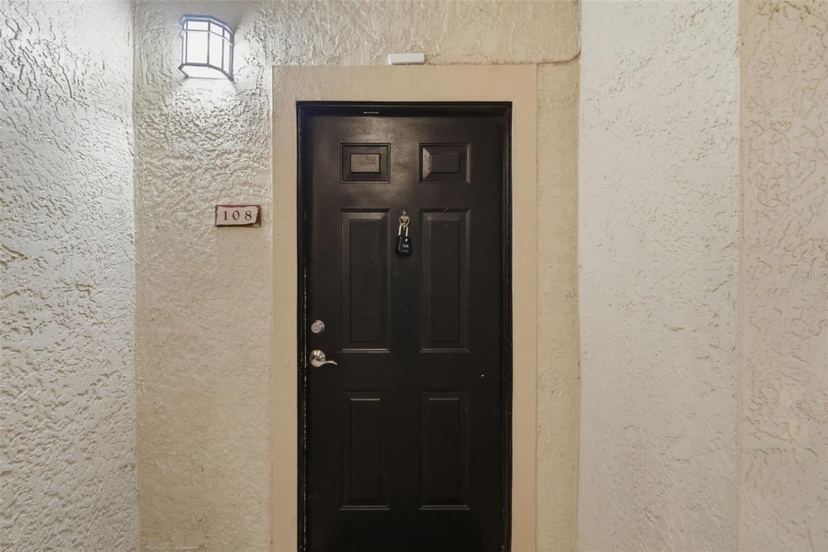 126 VISTA VERDI CIRCLE — photo 2 of 32