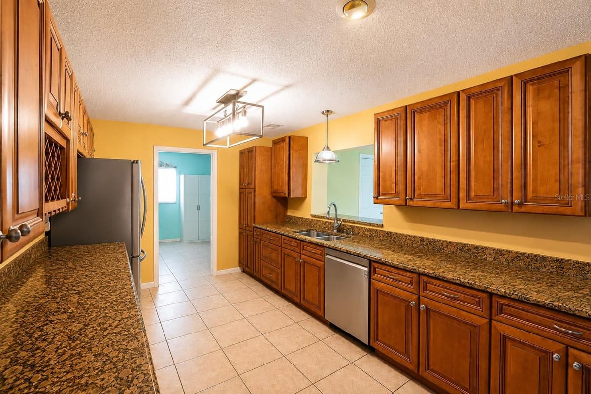 10 BLACKBURN PLACE — photo 18 of 68