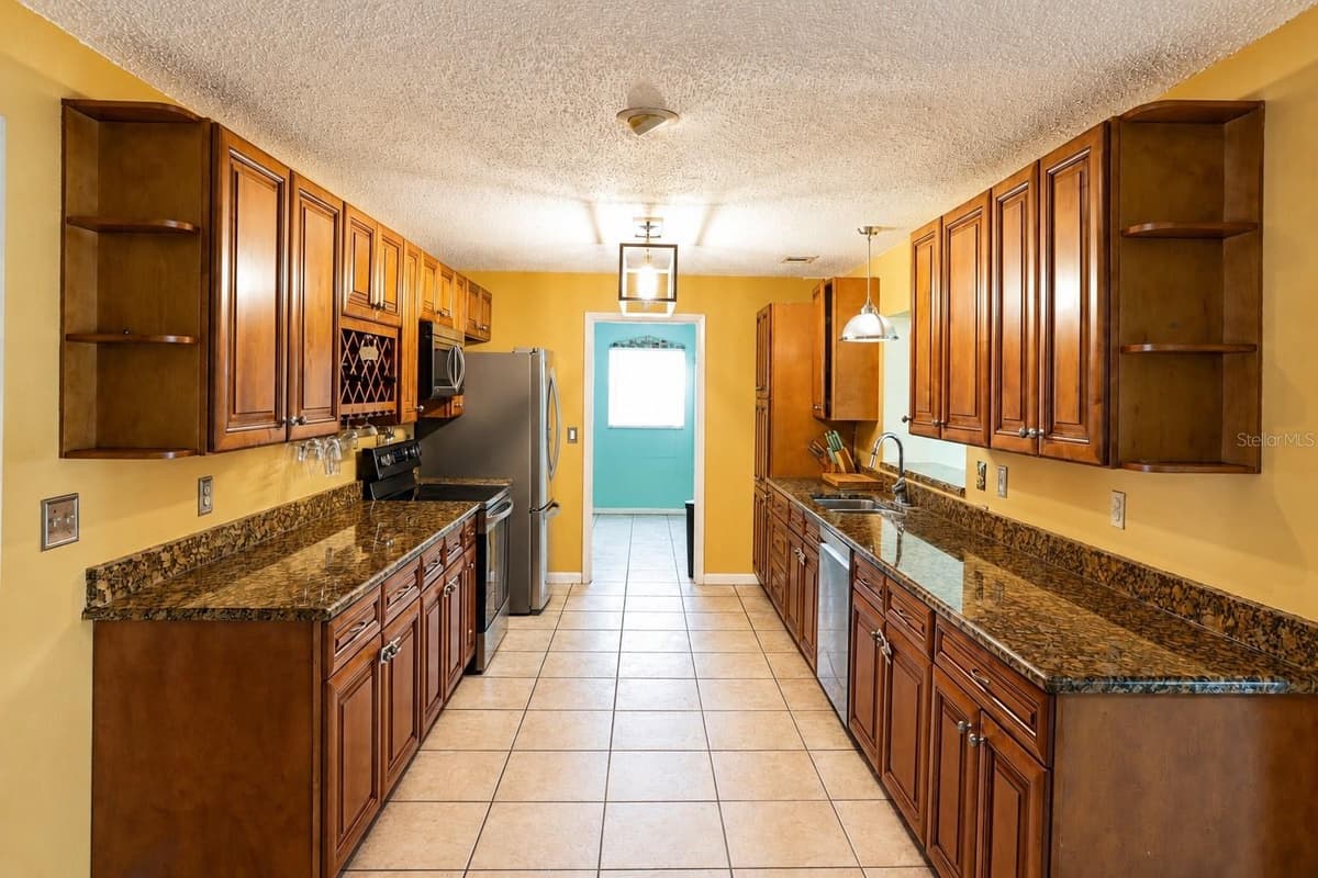 10 BLACKBURN PLACE — photo 24 of 68
