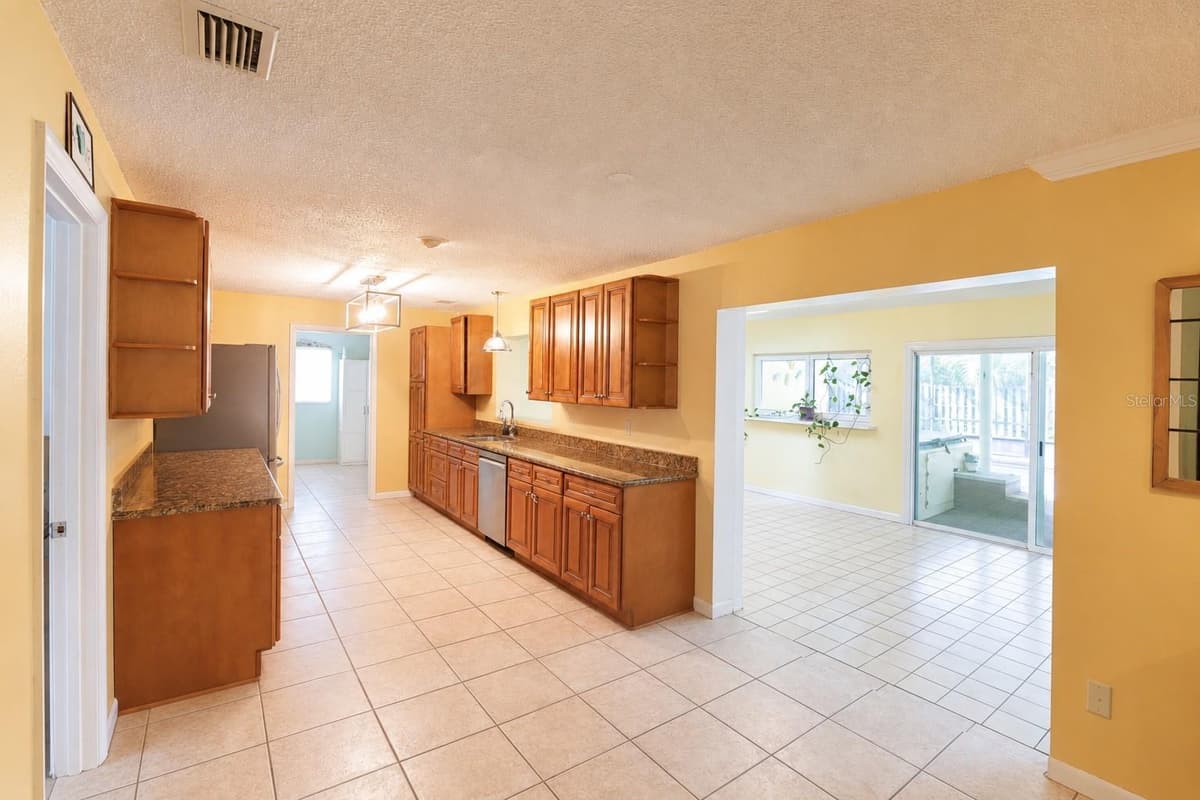 10 BLACKBURN PLACE — photo 19 of 68