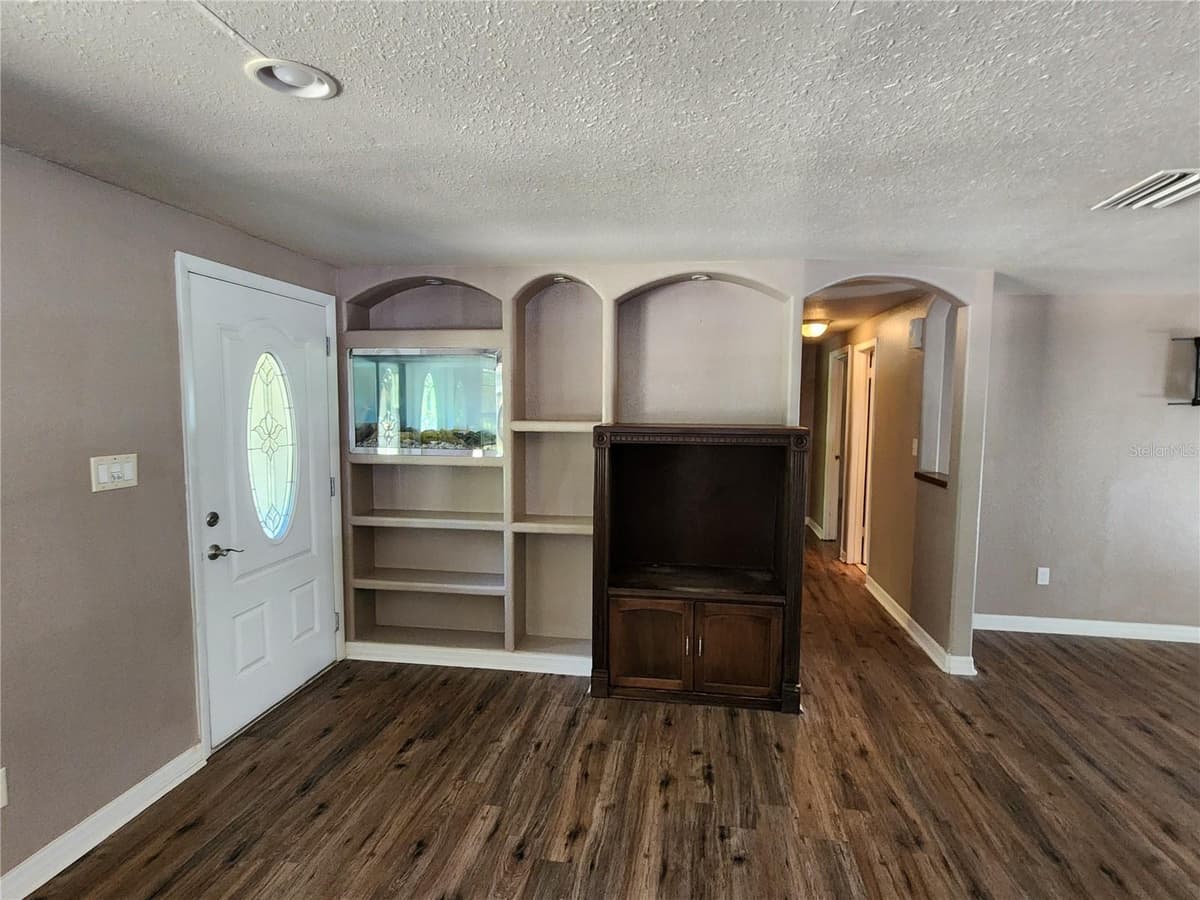 6929 BISHOP FRIER LANE — photo 3 of 6