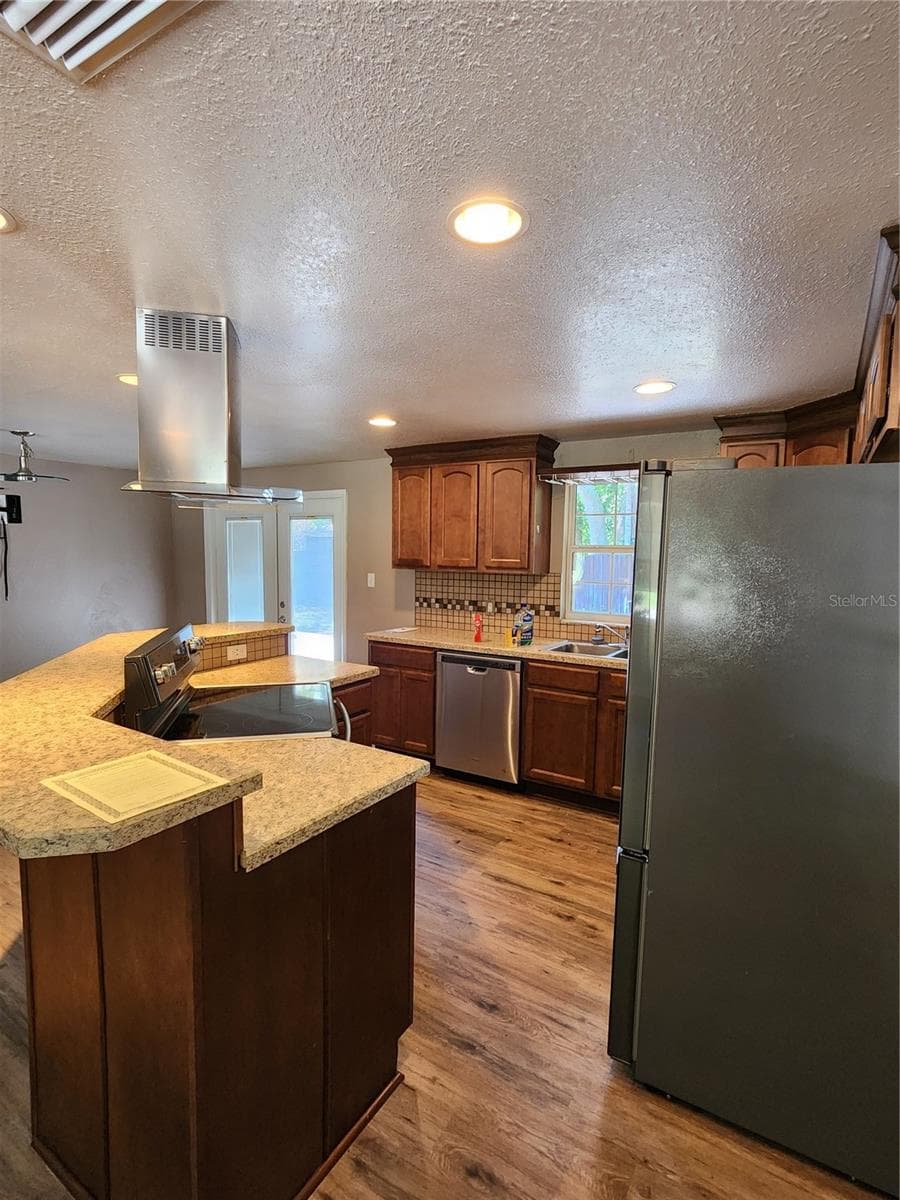 6929 BISHOP FRIER LANE — photo 4 of 6