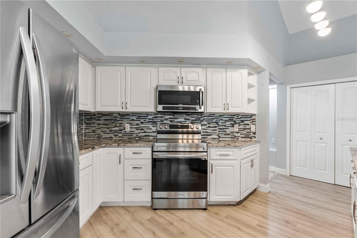 1259 OVERLAND DRIVE — photo 8 of 34