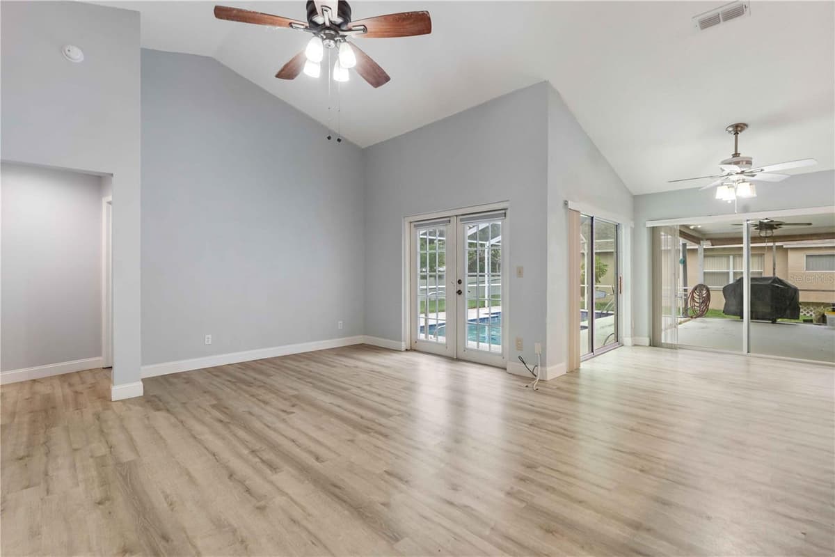 1259 OVERLAND DRIVE — photo 4 of 34
