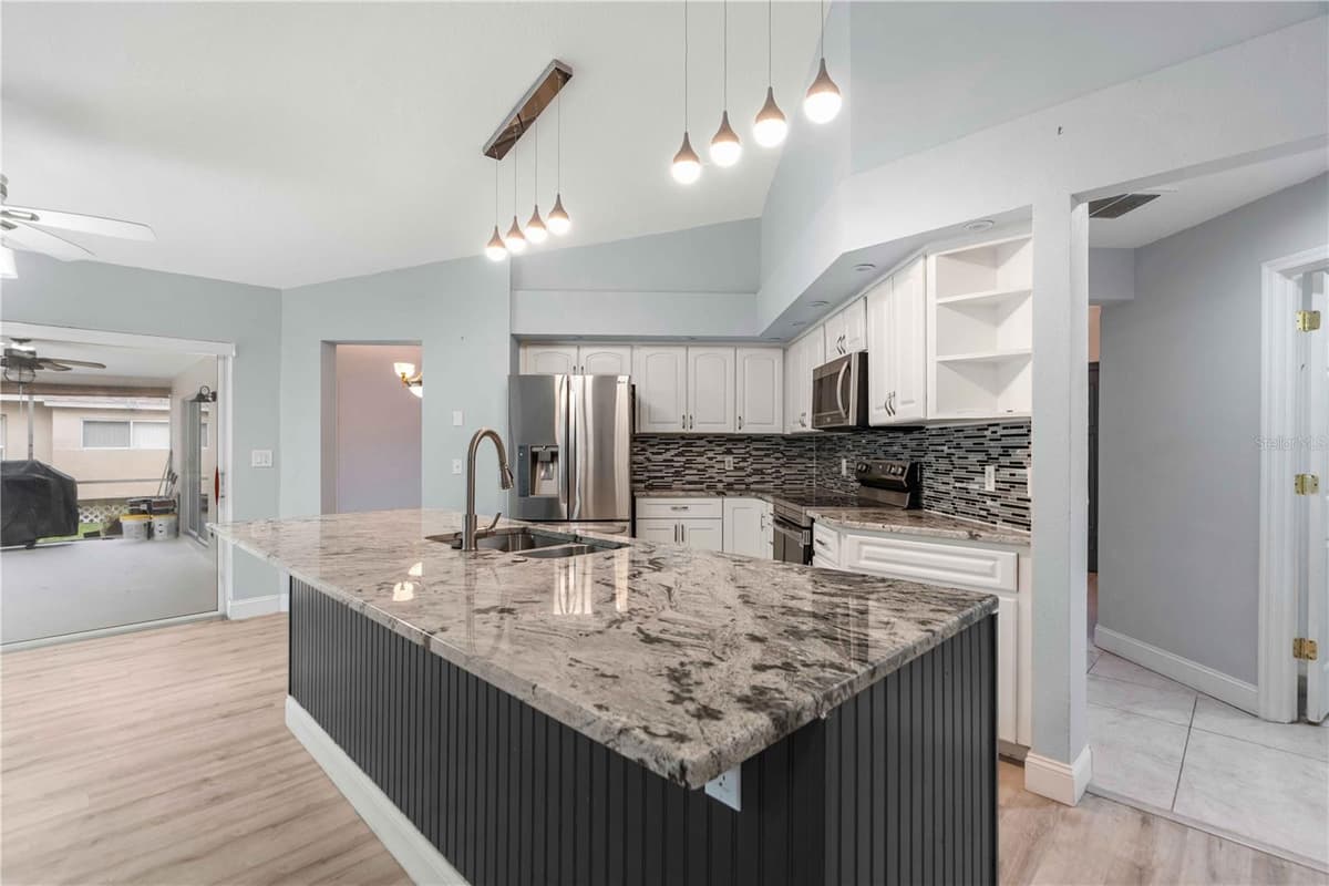 1259 OVERLAND DRIVE — photo 11 of 34