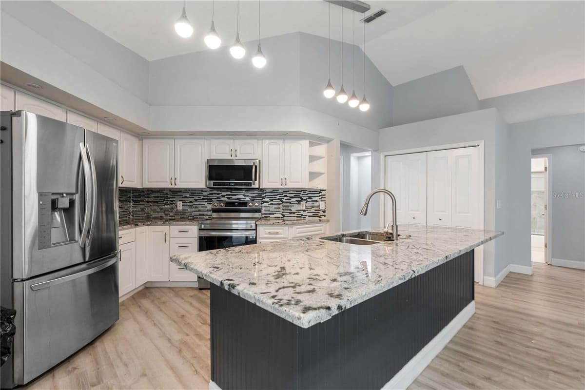 1259 OVERLAND DRIVE — photo 10 of 34