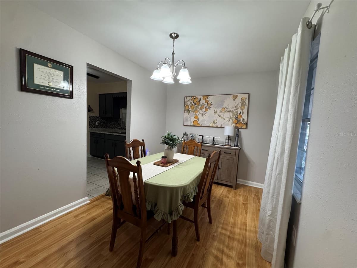 519 THOMAS AVENUE — photo 4 of 25