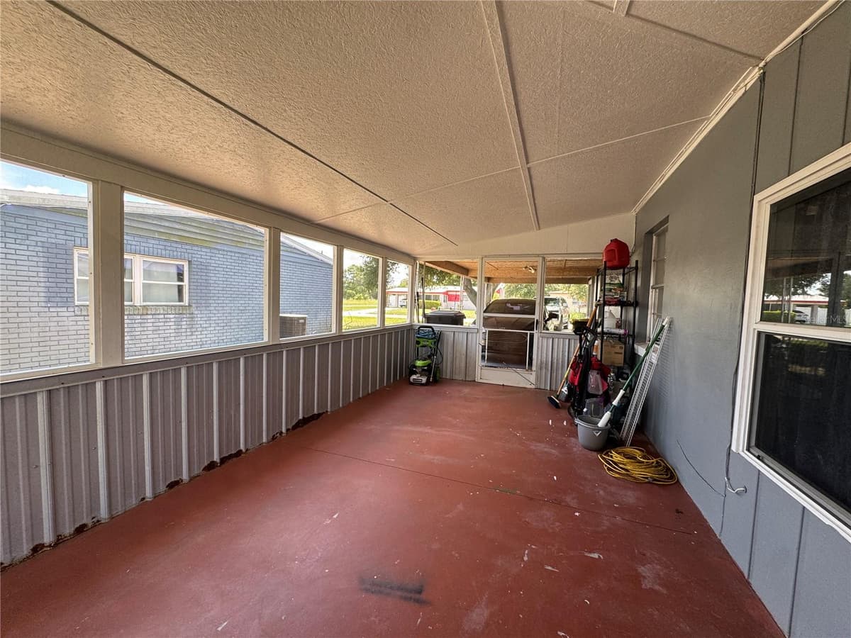 519 THOMAS AVENUE — photo 16 of 25