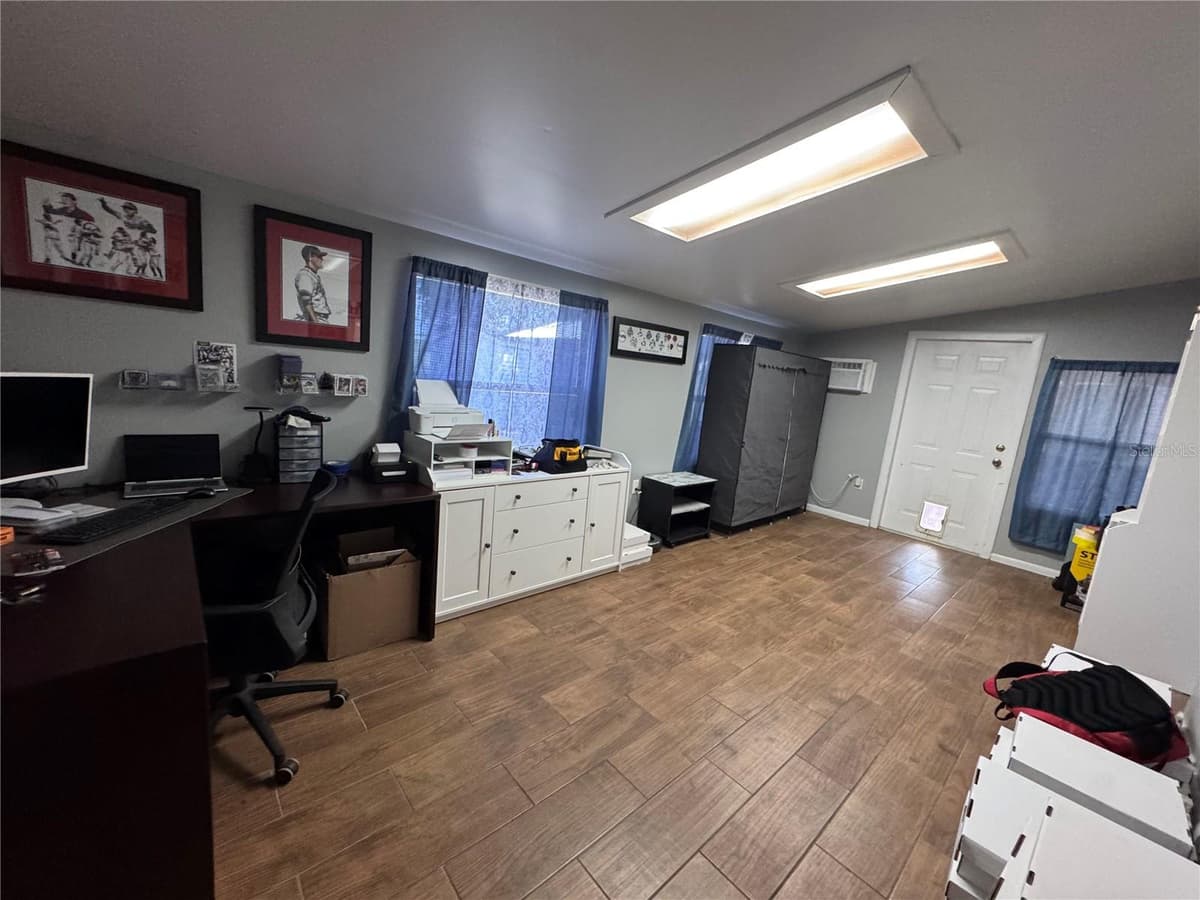 519 THOMAS AVENUE — photo 20 of 25