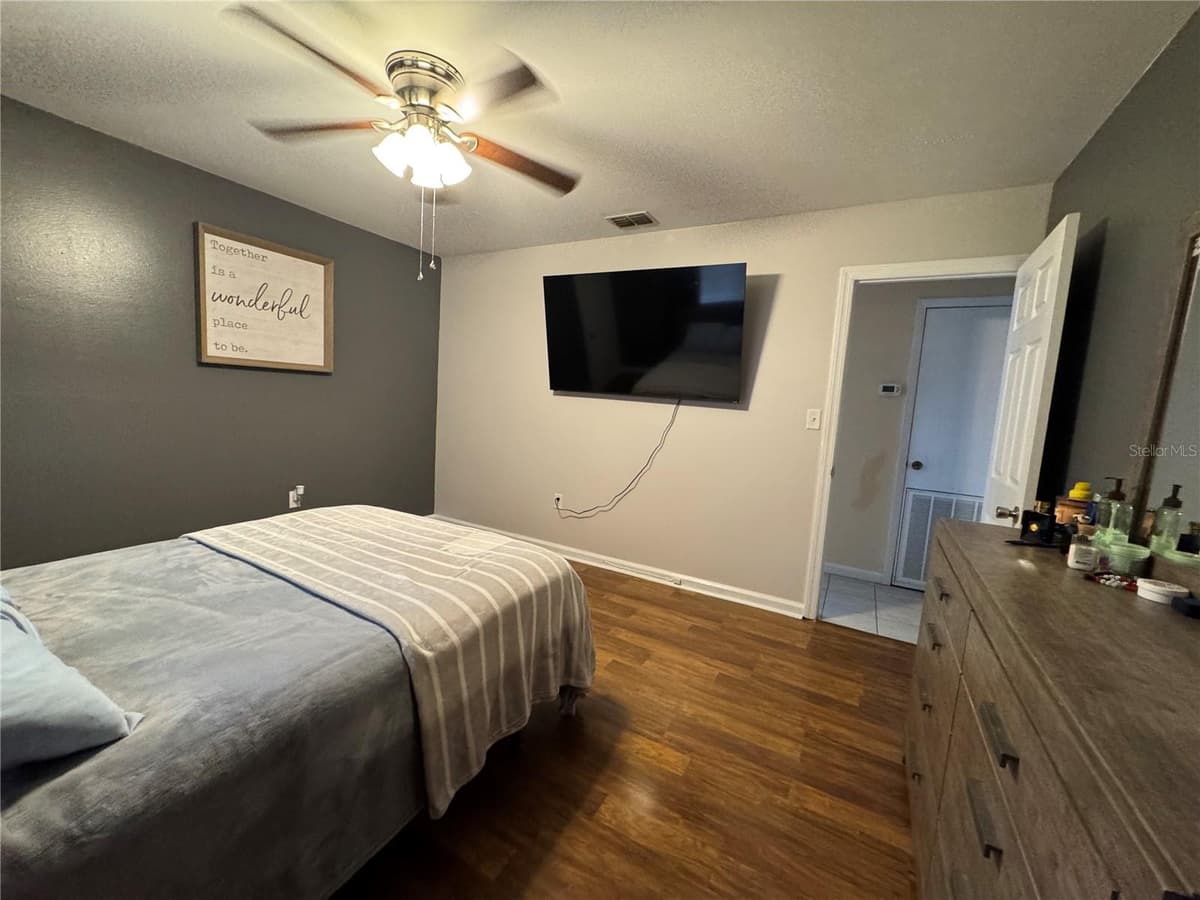 519 THOMAS AVENUE — photo 10 of 25