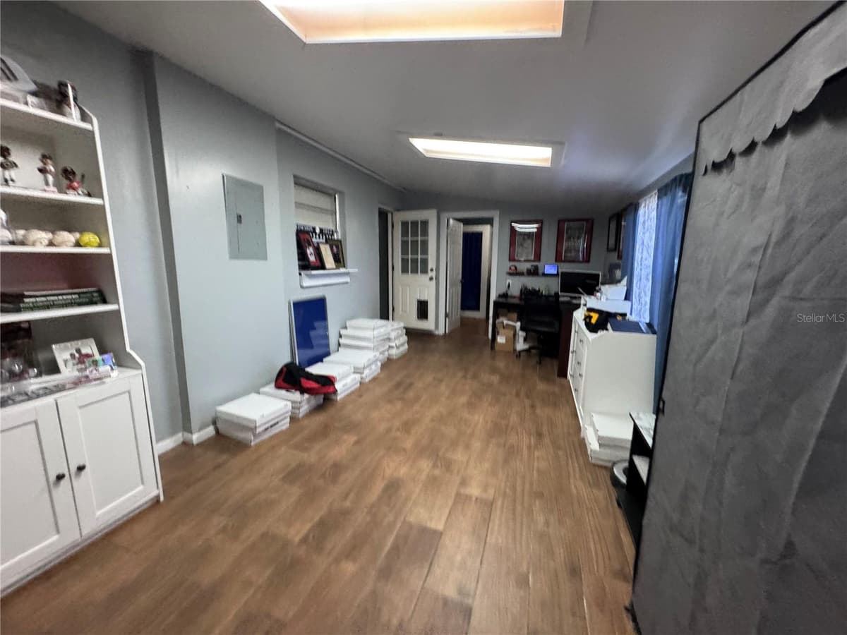 519 THOMAS AVENUE — photo 18 of 25
