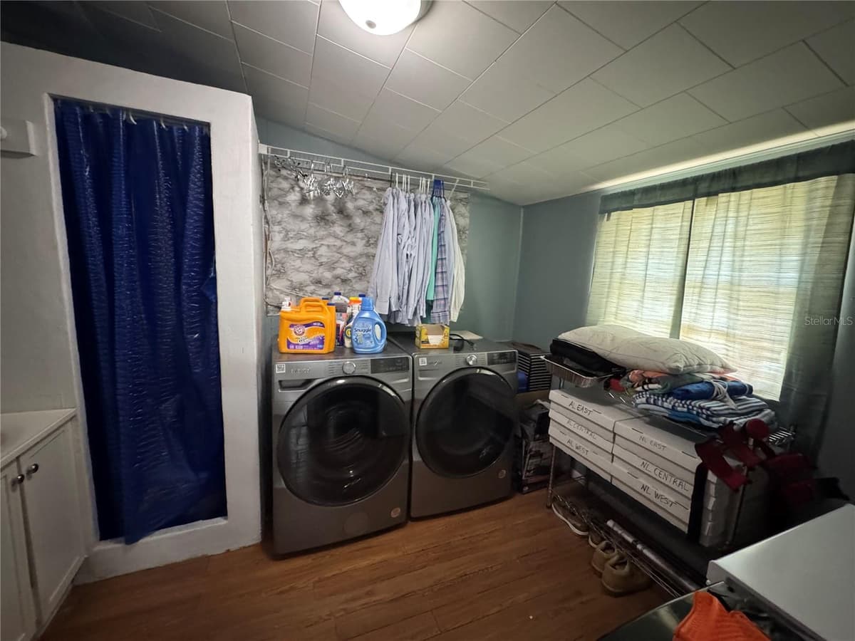 519 THOMAS AVENUE — photo 19 of 25