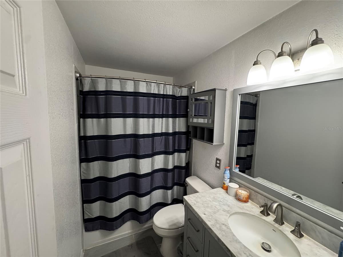 519 THOMAS AVENUE — photo 9 of 25