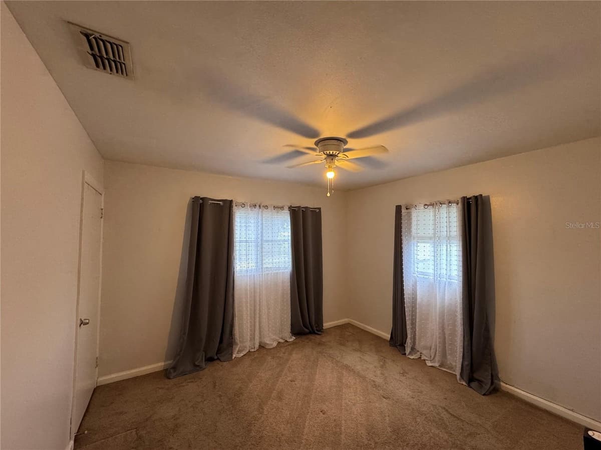 519 THOMAS AVENUE — photo 8 of 25