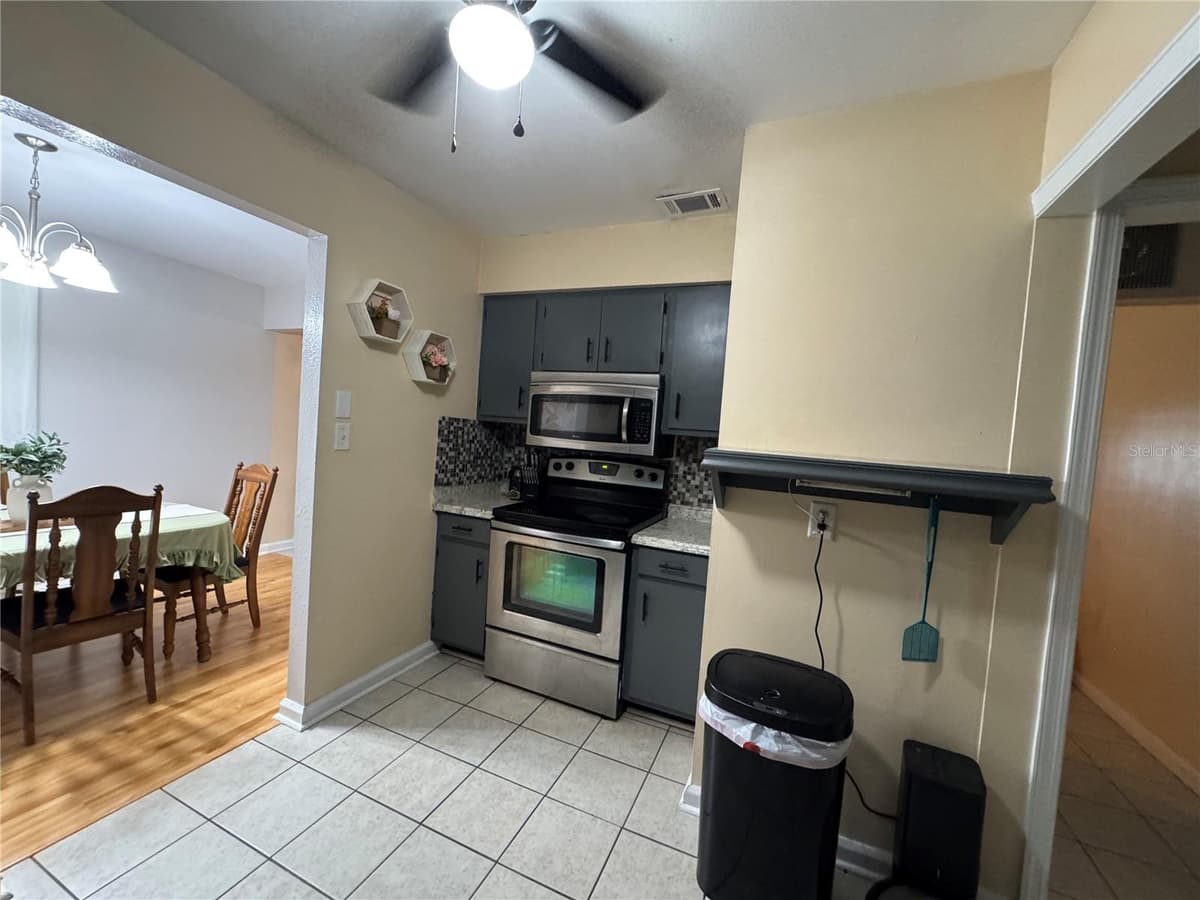 519 THOMAS AVENUE — photo 6 of 25