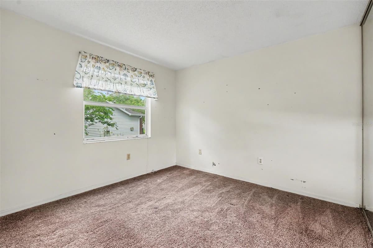 13105 WESTERN CIRCLE — photo 34 of 50