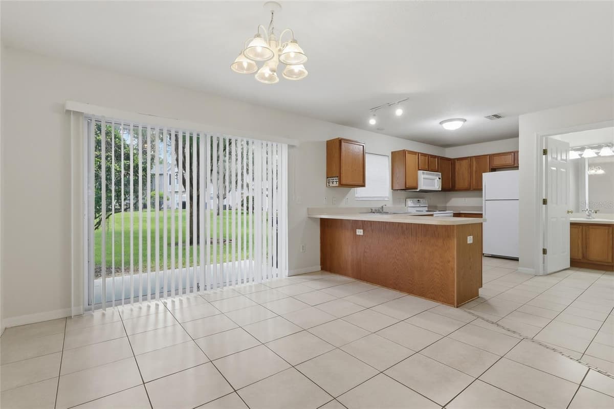 3006 AMBER OAK DRIVE — photo 10 of 31